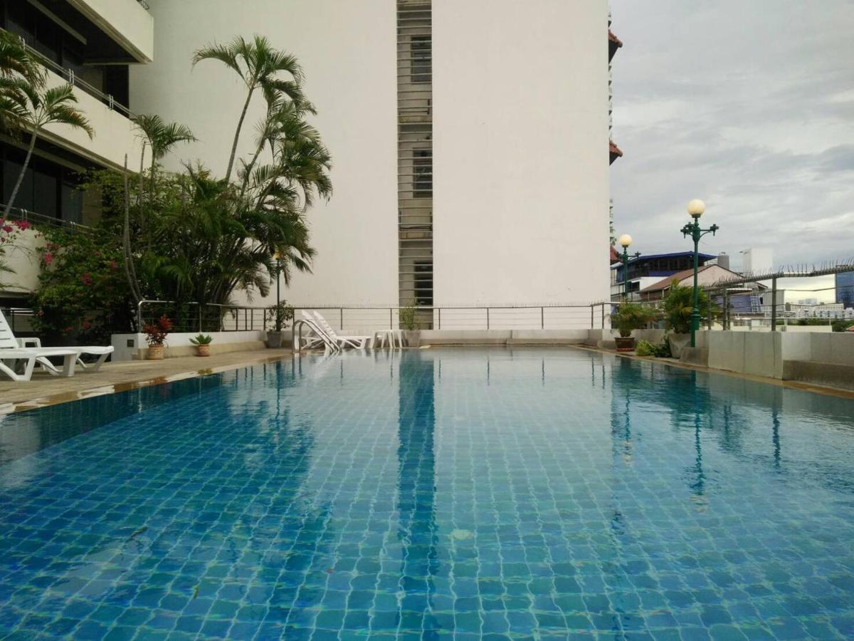 Nantiruj Tower - นันทิรุจ ทาวเวอร์ เซอร์วิสอพาร์ทเม้นท์ สุขุมวิท ซอย 8 Apartment Bangkok Exterior foto