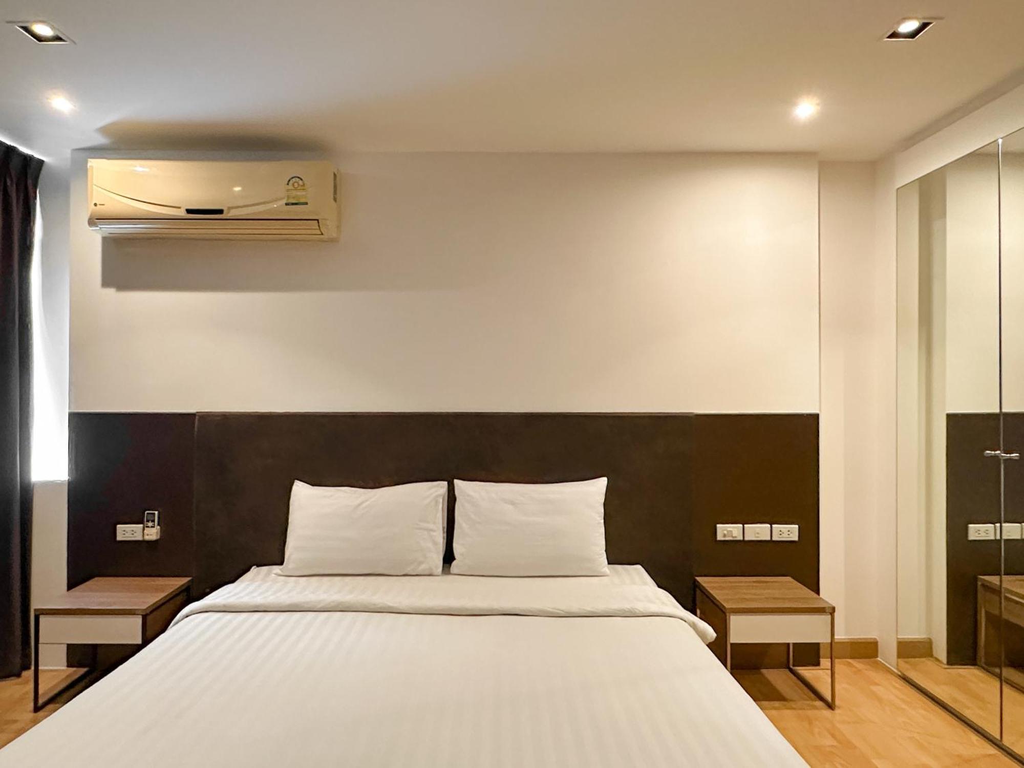 Nantiruj Tower - นันทิรุจ ทาวเวอร์ เซอร์วิสอพาร์ทเม้นท์ สุขุมวิท ซอย 8 Apartment Bangkok Exterior foto