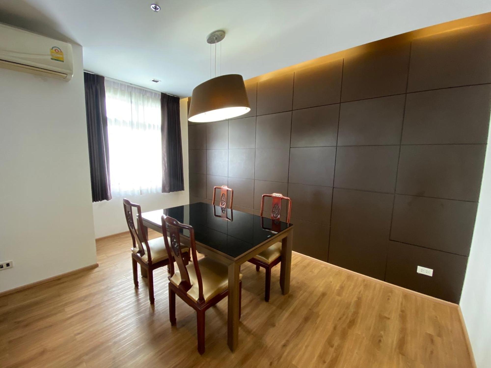 Nantiruj Tower - นันทิรุจ ทาวเวอร์ เซอร์วิสอพาร์ทเม้นท์ สุขุมวิท ซอย 8 Apartment Bangkok Exterior foto