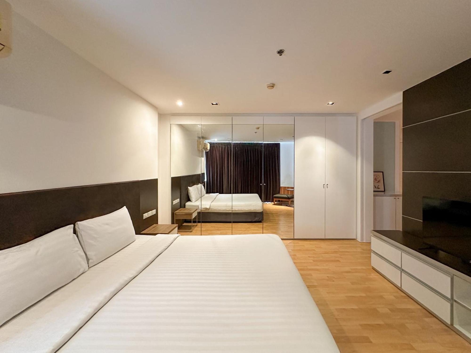 Nantiruj Tower - นันทิรุจ ทาวเวอร์ เซอร์วิสอพาร์ทเม้นท์ สุขุมวิท ซอย 8 Apartment Bangkok Exterior foto