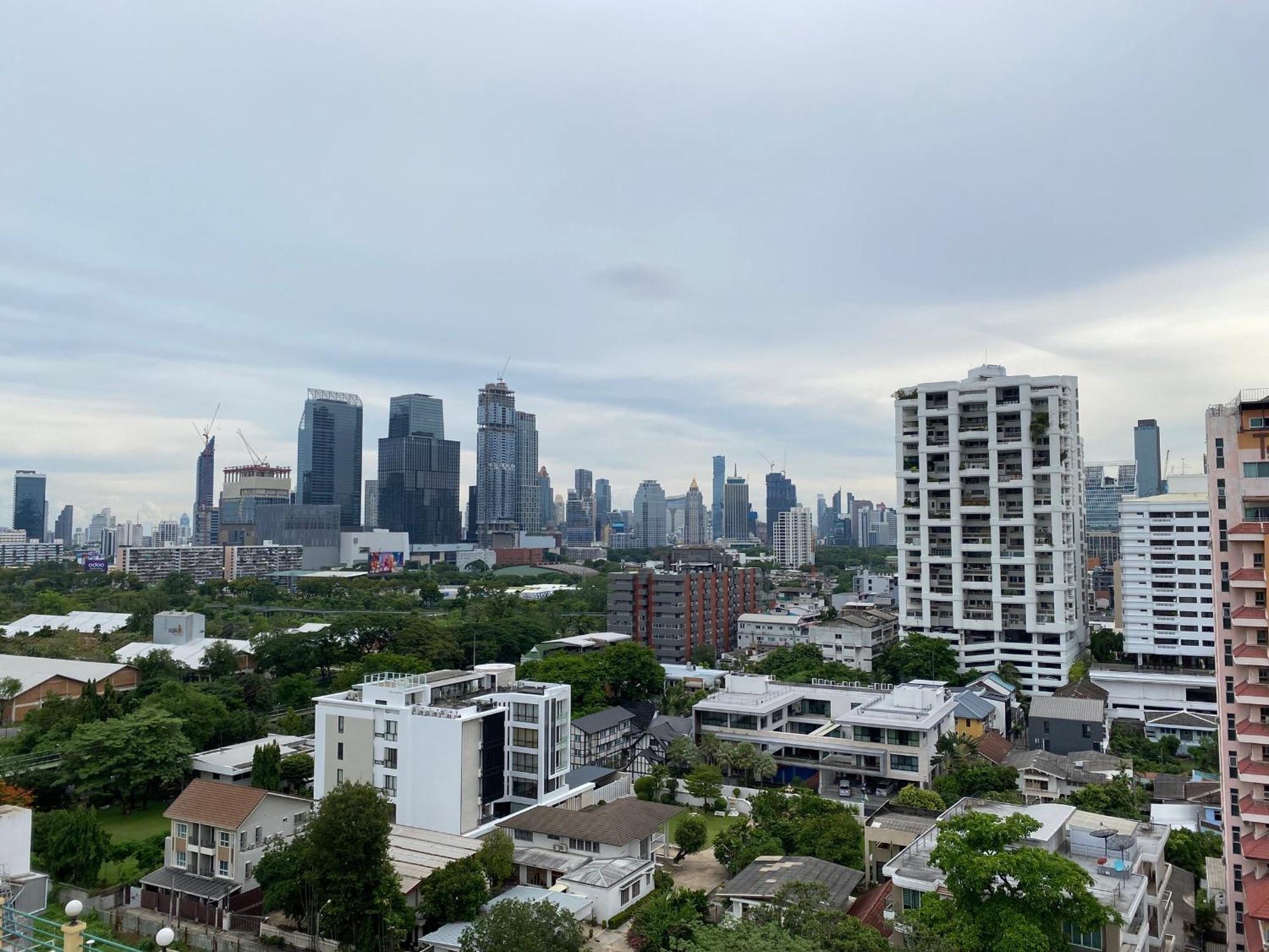Nantiruj Tower - นันทิรุจ ทาวเวอร์ เซอร์วิสอพาร์ทเม้นท์ สุขุมวิท ซอย 8 Apartment Bangkok Exterior foto