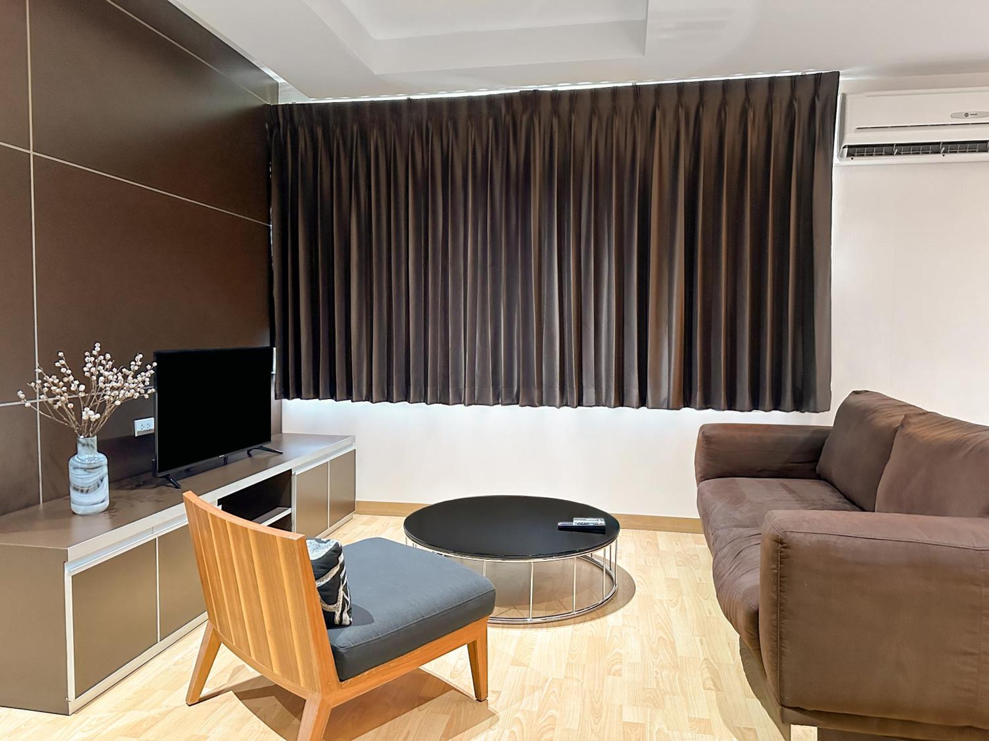 Nantiruj Tower - นันทิรุจ ทาวเวอร์ เซอร์วิสอพาร์ทเม้นท์ สุขุมวิท ซอย 8 Apartment Bangkok Exterior foto