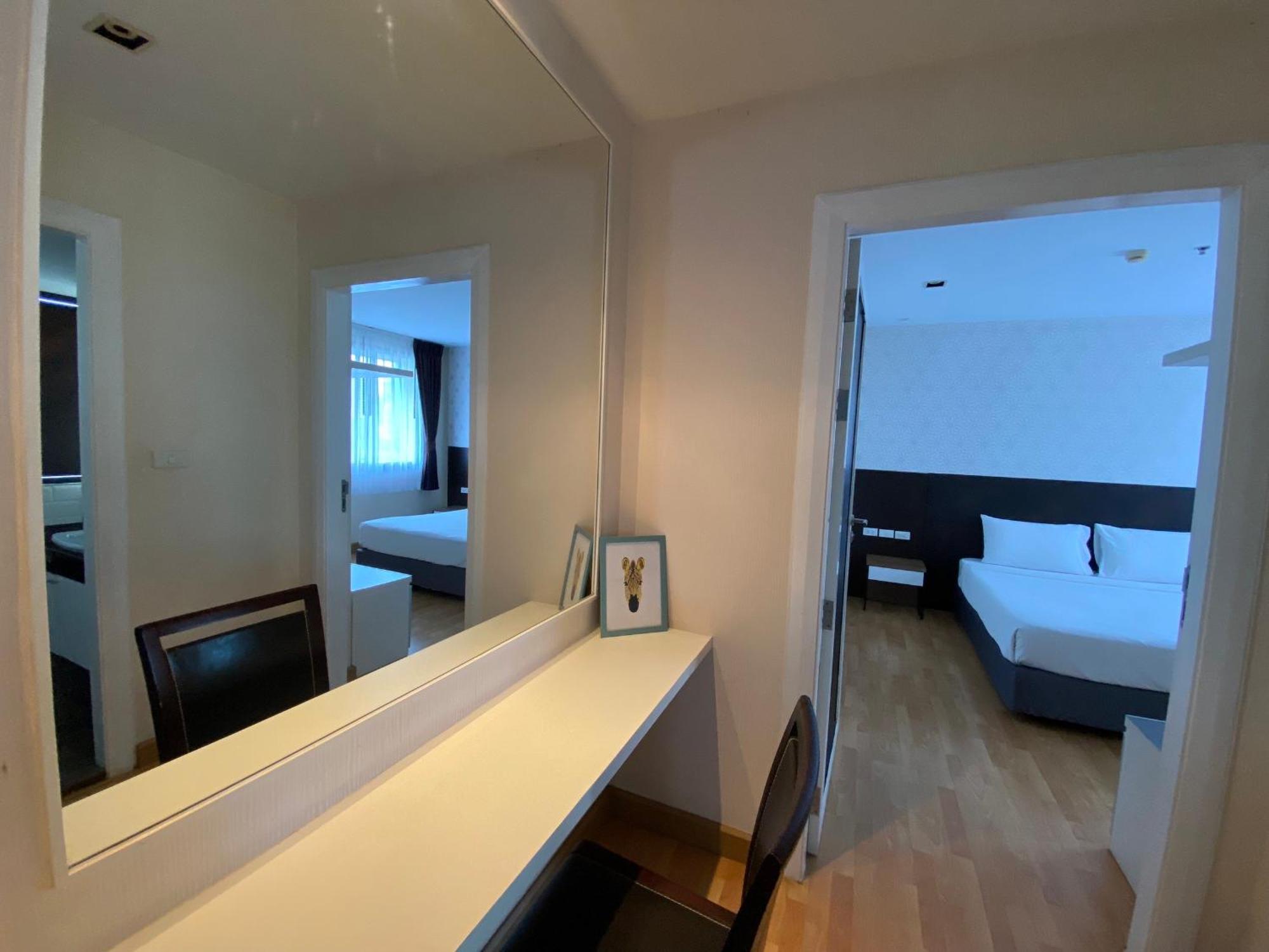 Nantiruj Tower - นันทิรุจ ทาวเวอร์ เซอร์วิสอพาร์ทเม้นท์ สุขุมวิท ซอย 8 Apartment Bangkok Exterior foto
