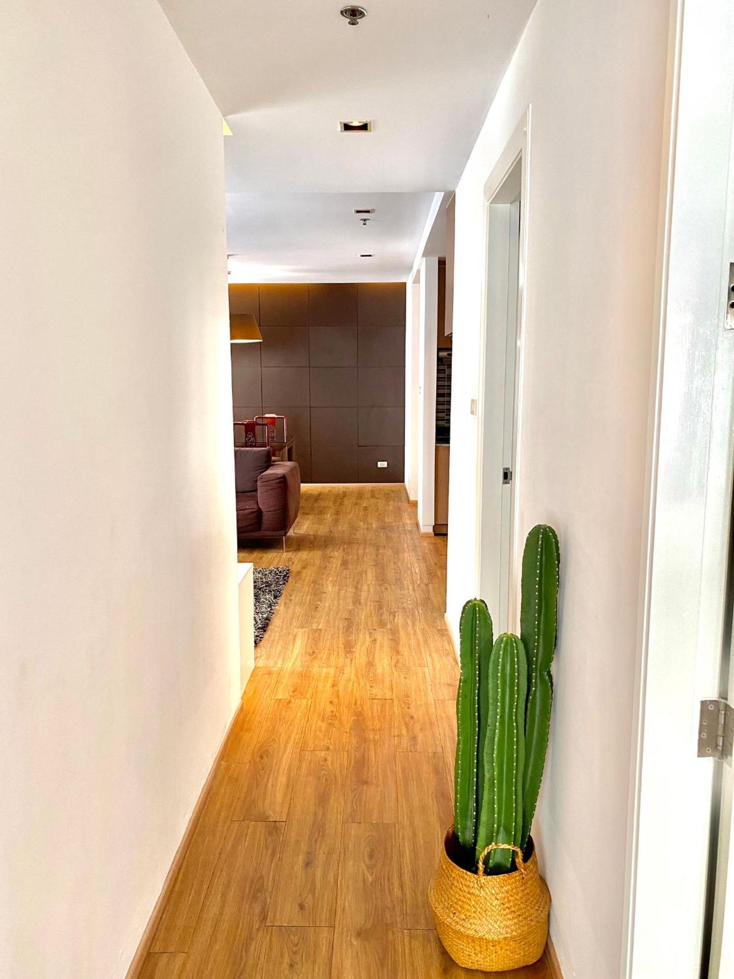 Nantiruj Tower - นันทิรุจ ทาวเวอร์ เซอร์วิสอพาร์ทเม้นท์ สุขุมวิท ซอย 8 Apartment Bangkok Exterior foto